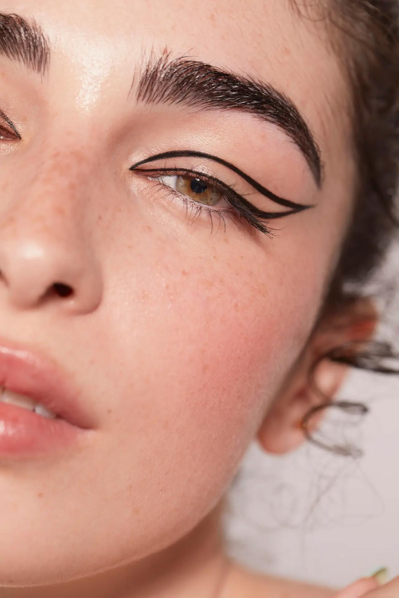 نکات حرفه‌ای برای کشیدن خط چشم